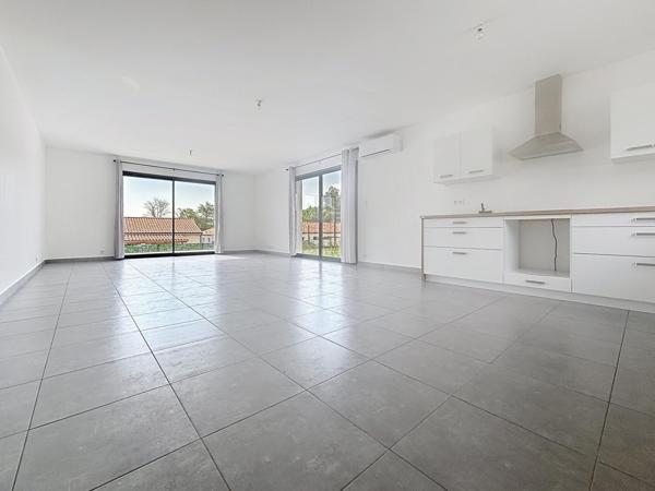 Maison récente avec 4 chambres à Fendeille