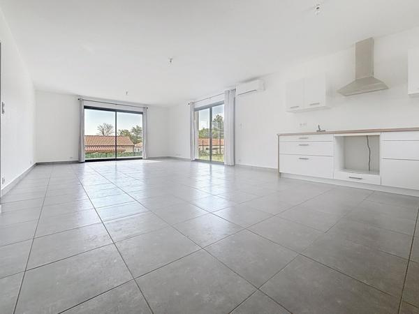 Maison récente avec 4 chambres à Fendeille