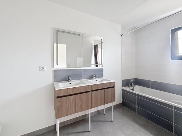 Maison récente avec 4 chambres à Fendeille