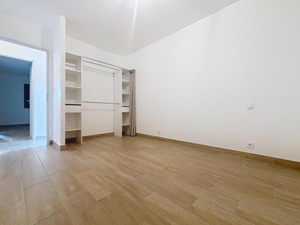 Maison récente avec 4 chambres à Fendeille