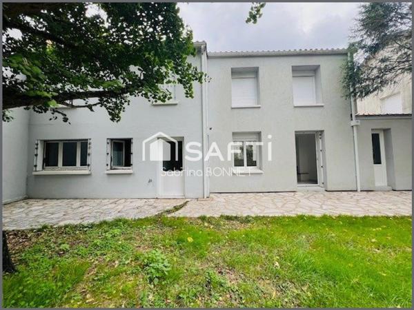 Proximité immédiate des commerces, ligne de bus.