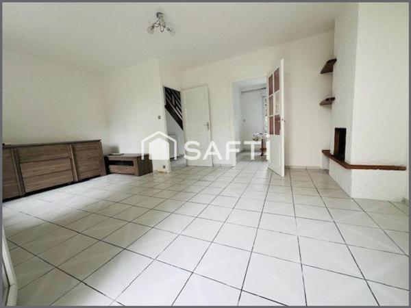 Proximité immédiate des commerces, ligne de bus.