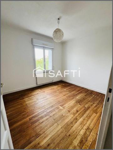 Proximité immédiate des commerces, ligne de bus.