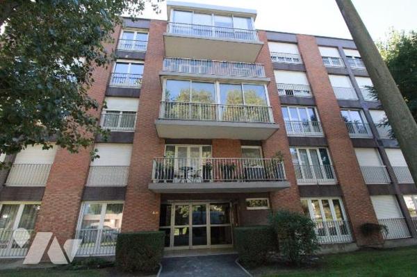 Une visite s'impose pour cet appartement  d'environ 48 m2 situé au 4 ème étage d'une résidence ...