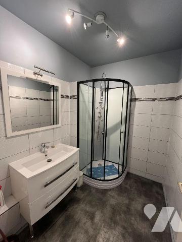 Une visite s'impose pour cet appartement  d'environ 48 m2 situé au 4 ème étage d'une résidence ...