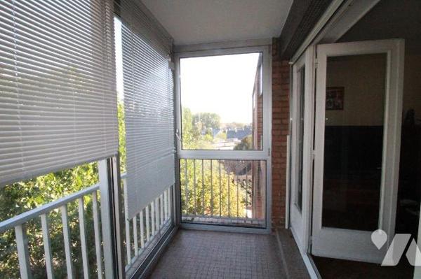 Une visite s'impose pour cet appartement  d'environ 48 m2 situé au 4 ème étage d'une résidence ...