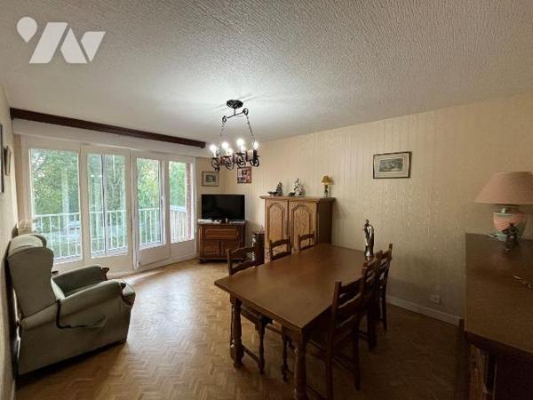 Une visite s'impose pour cet appartement  d'environ 48 m2 situé au 4 ème étage d'une résidence ...