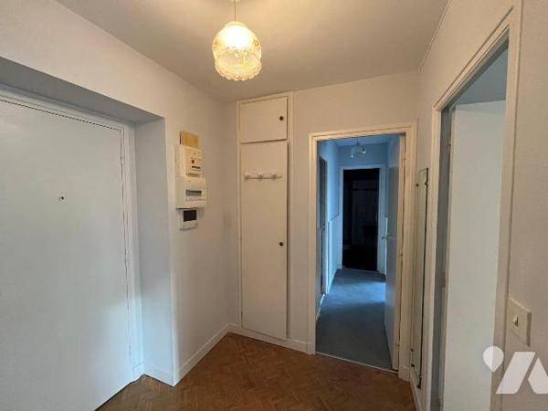 Une visite s'impose pour cet appartement  d'environ 48 m2 situé au 4 ème étage d'une résidence ...