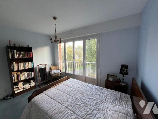 Une visite s'impose pour cet appartement  d'environ 48 m2 situé au 4 ème étage d'une résidence ...