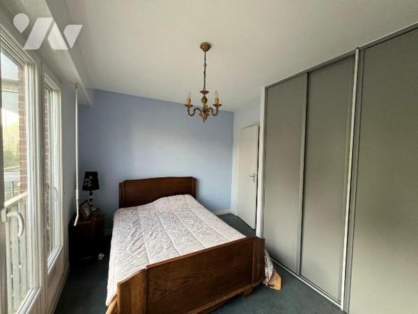 Une visite s'impose pour cet appartement  d'environ 48 m2 situé au 4 ème étage d'une résidence ...