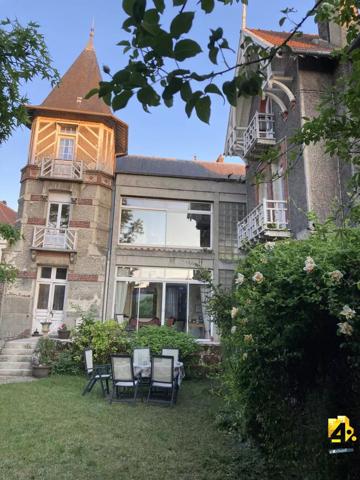 Maison - 14 pièces - 357 m²