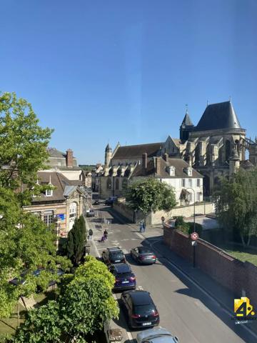 Maison - 14 pièces - 357 m²