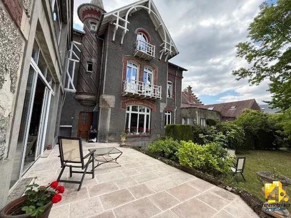 Maison - 14 pièces - 357 m²