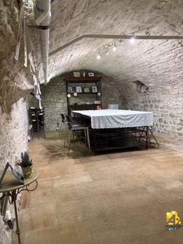 Maison - 14 pièces - 357 m²