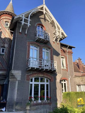 Maison - 14 pièces - 357 m²