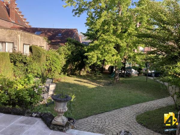 Maison - 14 pièces - 357 m²