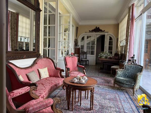 Maison - 14 pièces - 357 m²