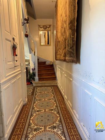 Maison - 14 pièces - 357 m²