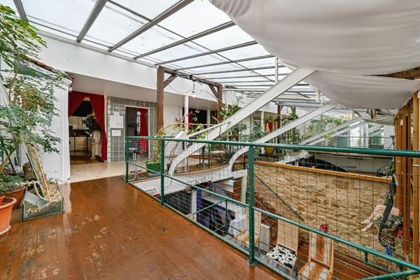 Loft/Atelier avec verrière et structure métallique - Fort potentiel d'aménagement - PARIS