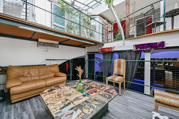 Loft/Atelier avec verrière et structure métallique - Fort potentiel d'aménagement - PARIS