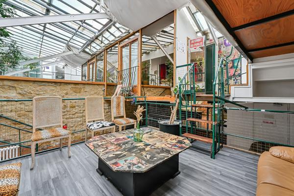 Loft/Atelier avec verrière et structure métallique - Fort potentiel d'aménagement - PARIS