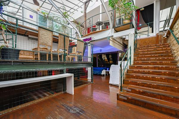 Loft/Atelier avec verrière et structure métallique - Fort potentiel d'aménagement - PARIS
