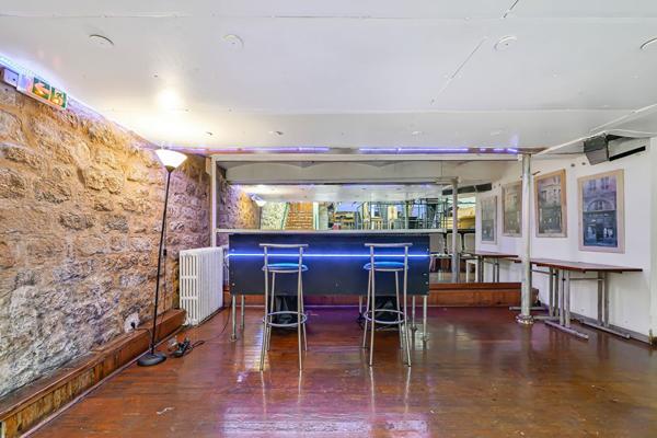 Loft/Atelier avec verrière et structure métallique - Fort potentiel d'aménagement - PARIS