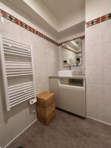 CROS deux pièces avec parking sous sol