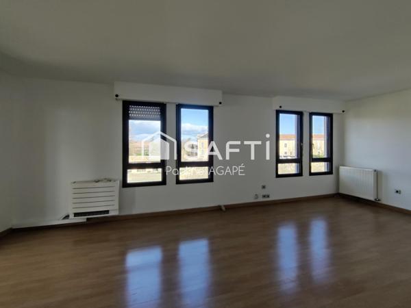 34000 QUARTIER ANTIGONE APPARTEMENT T3 AU DERNIER ÉTAGE AVEC VUE SUR LE PIC SAINT LOUP