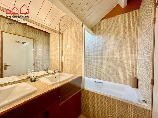 Appartement meublé 4 pièces 98 m² - Roche Noire - Pieds dans l'eau