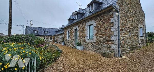 Propriété en pierres apparentes.