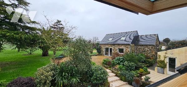 Propriété en pierres apparentes.