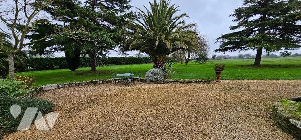 Propriété en pierres apparentes.