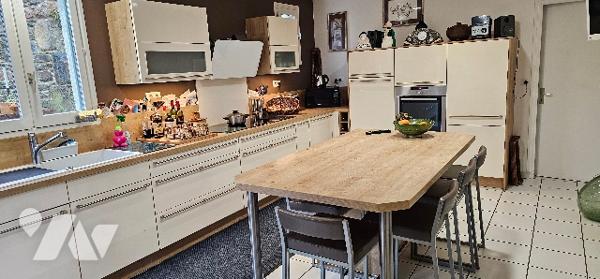 Propriété en pierres apparentes.