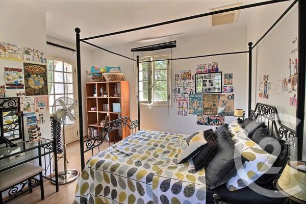 Maison à vendre  8 pièces - 196,05 m 2   VALBONNE  - 06