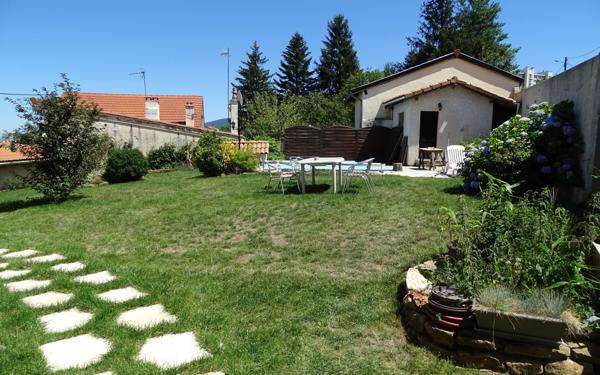 Maison à vendre    5 pièces •  Saint-Étienne