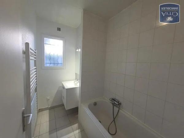 Appartement à louer 3 pièces 52.19m² Saint-Raphaël (83700)