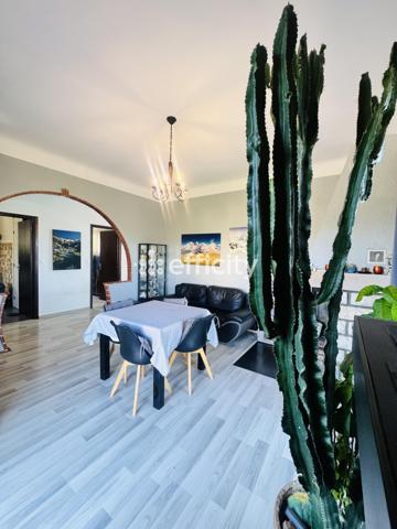 Appartement
         4 pièces
        - 86 m² 315 000 € *
