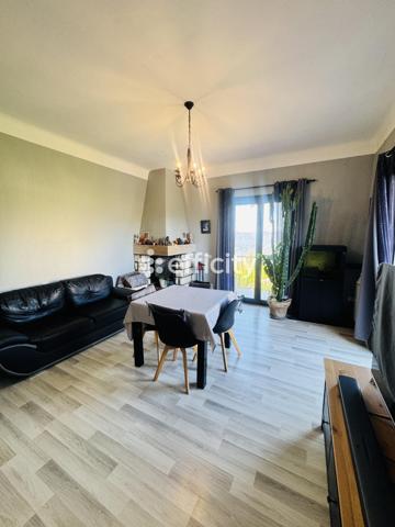 Appartement
         4 pièces
        - 86 m² 315 000 € *