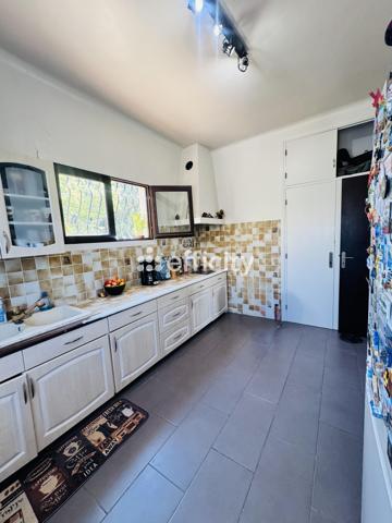 Appartement
         4 pièces
        - 86 m² 315 000 € *