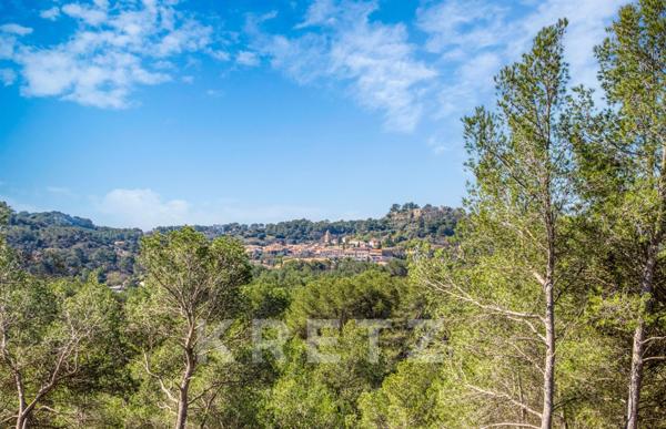 VILLA CONTEMPORAINE AVEC VUE IMPRENABLE SUR LE VILLAGE ET LA VALLÉE