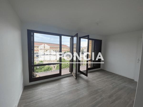 Location Studio 18 m² - 27 RUE LAFAYETTE Marseille 13001