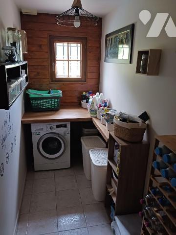 CHAMPVALLON, Maison d'habitation comprenant au rez-de-chaussée une entrée desservant un cabinet...