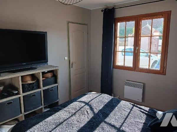 CHAMPVALLON, Maison d'habitation comprenant au rez-de-chaussée une entrée desservant un cabinet...