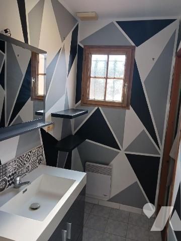 CHAMPVALLON, Maison d'habitation comprenant au rez-de-chaussée une entrée desservant un cabinet...