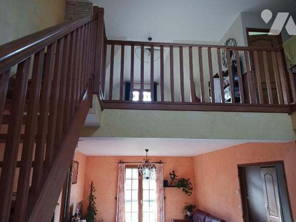 CHAMPVALLON, Maison d'habitation comprenant au rez-de-chaussée une entrée desservant un cabinet...