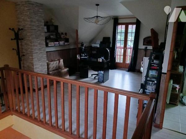 CHAMPVALLON, Maison d'habitation comprenant au rez-de-chaussée une entrée desservant un cabinet...