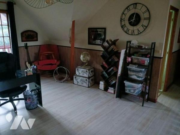 CHAMPVALLON, Maison d'habitation comprenant au rez-de-chaussée une entrée desservant un cabinet...