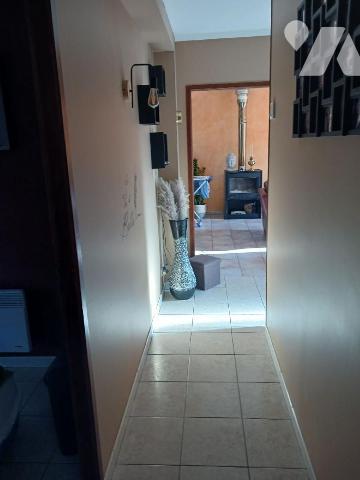 CHAMPVALLON, Maison d'habitation comprenant au rez-de-chaussée une entrée desservant un cabinet...