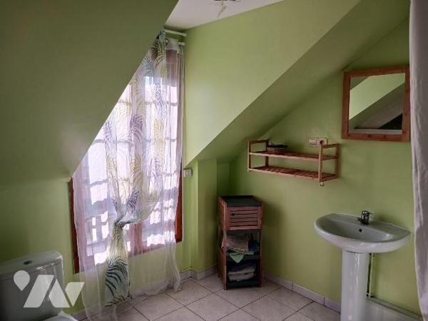 CHAMPVALLON, Maison d'habitation comprenant au rez-de-chaussée une entrée desservant un cabinet...